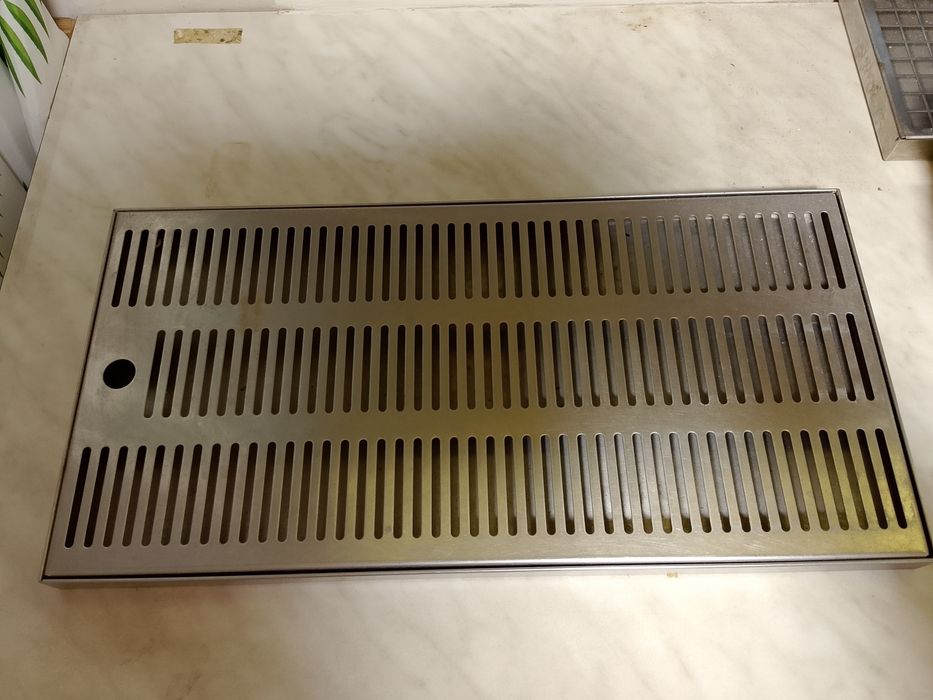 Tacka ociekowa do dystrybutora napojów.