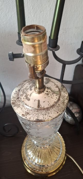 Kryształowa lampa stołowa vintage – mosiądz, grawerowany kwiat