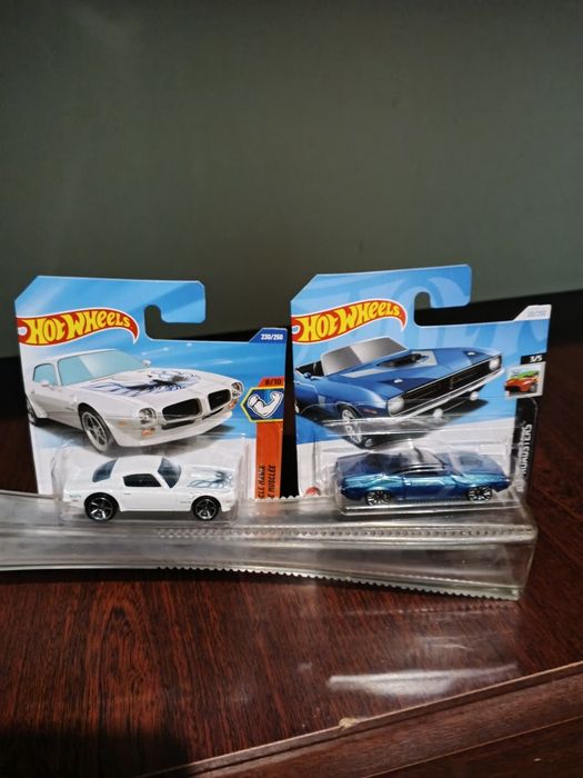 Особисті речі 2 моделі плімут барракуда70 понтіак файрберд73