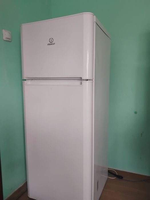Холодильник Indesit