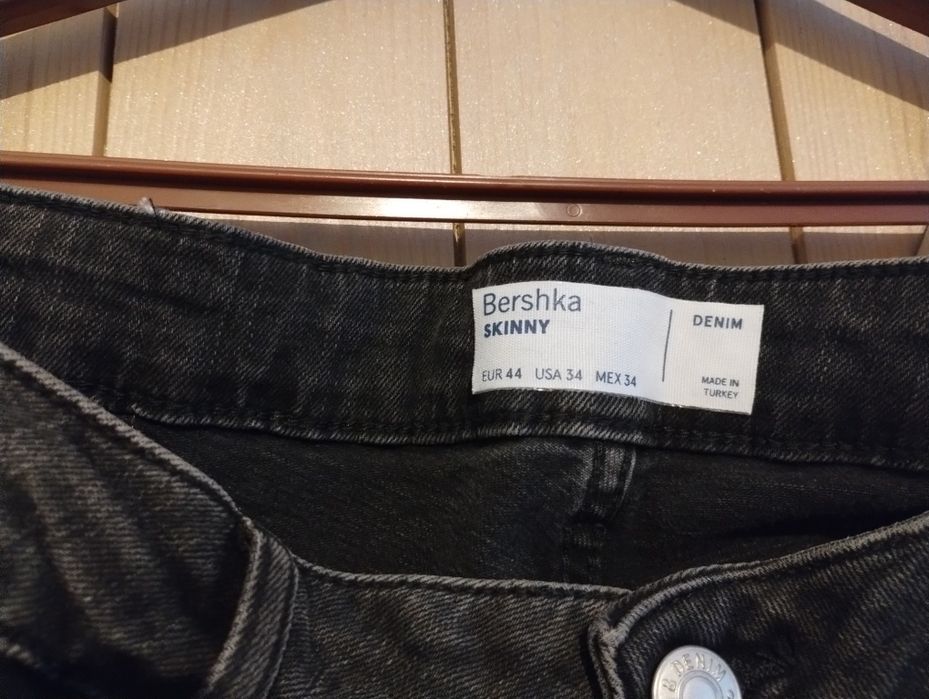 Spodnie damskie skinny Bershka 44