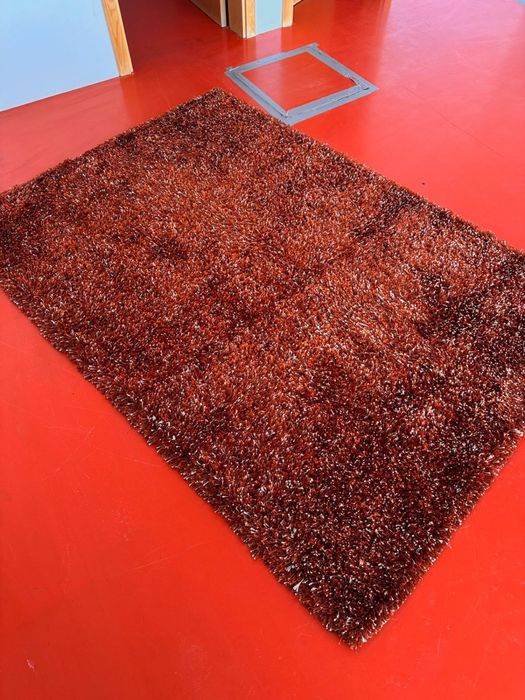 Tapete de sala vermelho