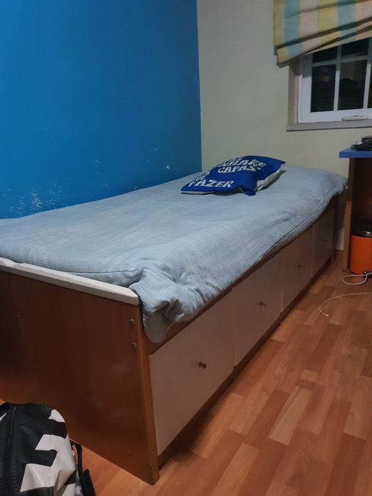 Cama de corpo e meio com 4 gavetões (oferta do colchão)