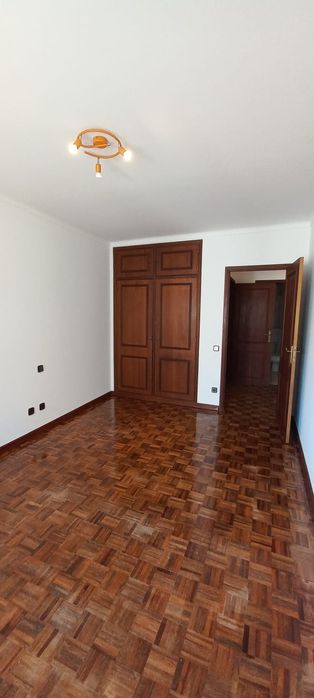 Arrendar T3 em Porto de Mós centro da vila (apartamento)