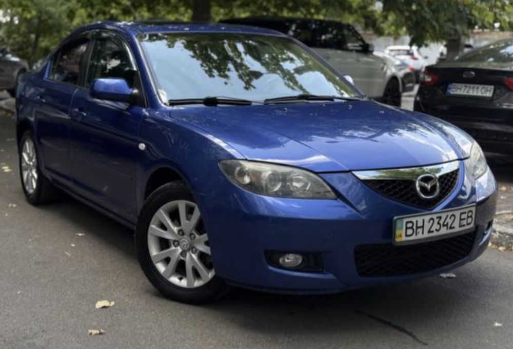 Машина Mazda 3