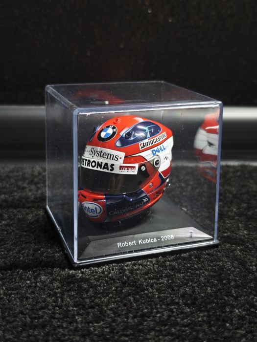 Kolekcjonerski kask Roberta Kubicy