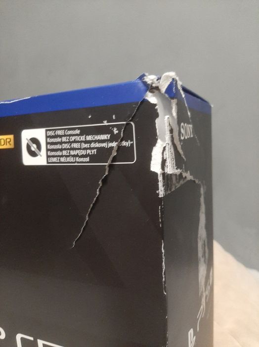 Pudełko PS5 Pro w dobrym stanie