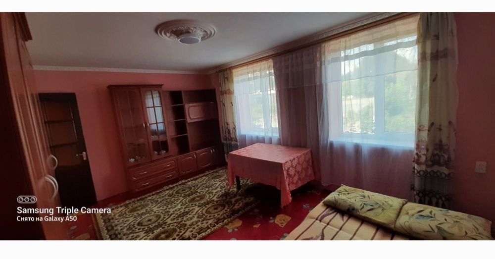 В приватному будинку квартира з окремим заїздом,двір огорожений,район Старий Проспект..