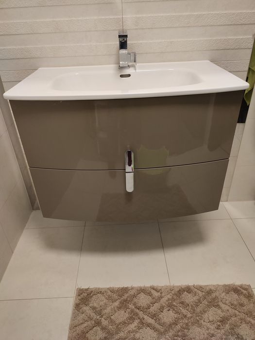 Umywalka 80 cm z szafką wygięta Elite + bateria