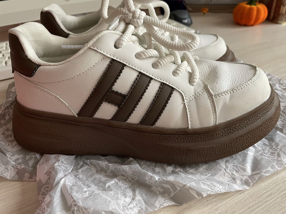 Осінні кросівки шкіра