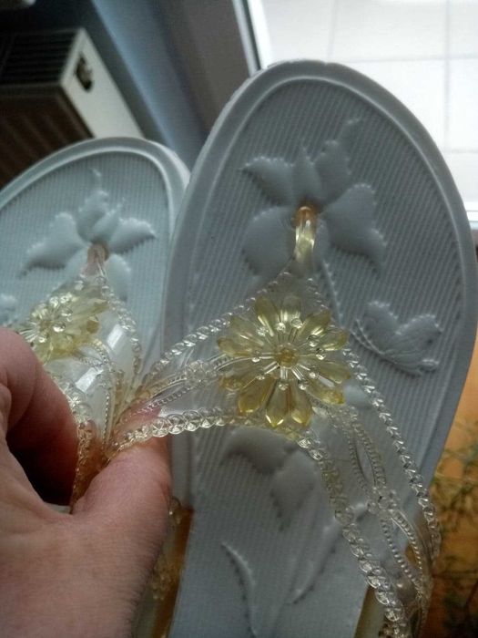 buty damskie klapki