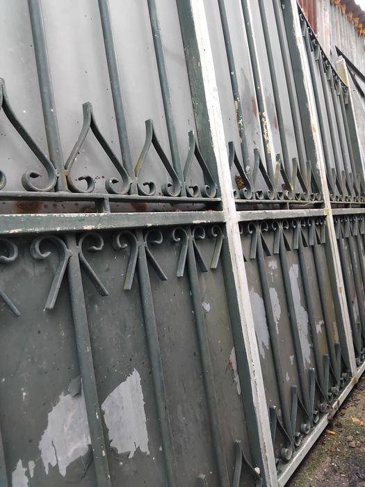 Portão de ferro de correr  em bom estado