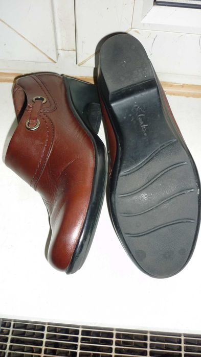 Clarks- niskie botki skórzane  r; 37