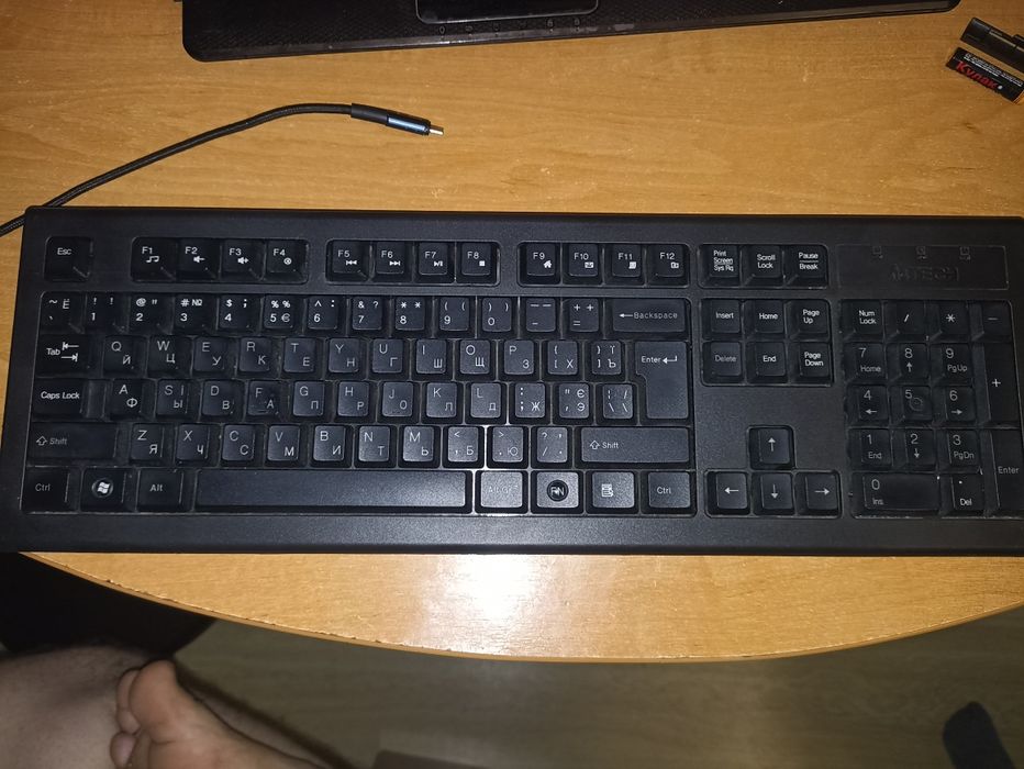 Бездротова клавіатура A4Tech GK-85 + свисток