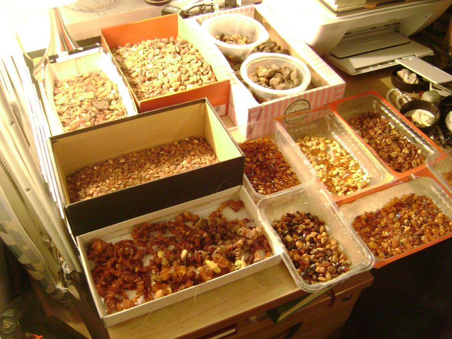 Starocie z PRL - Bursztyn luzem na biżuterię = Zestaw 4,55 kg od 0,1 grama do 12 gramów