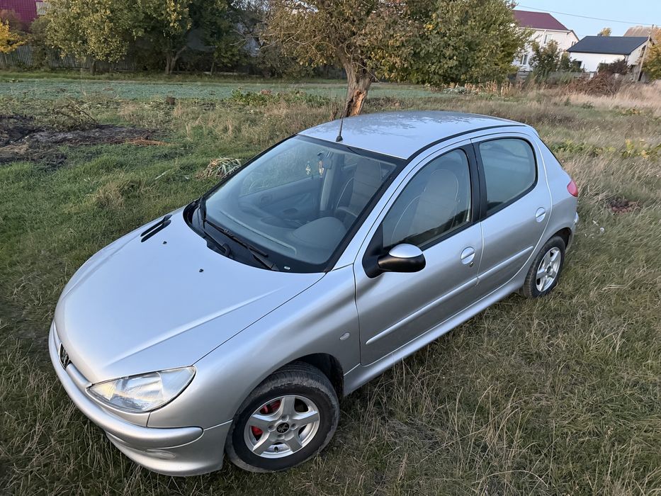 Peugeot 206 1.1 2500$