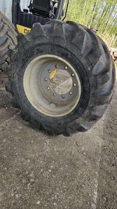 Sprzedam opony z felgami 4 sztuki nokian 600/50 22,5 24 pr TANIO