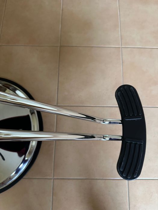 Poltrona hidráulica para barbearia / estética com apoio de cabeça