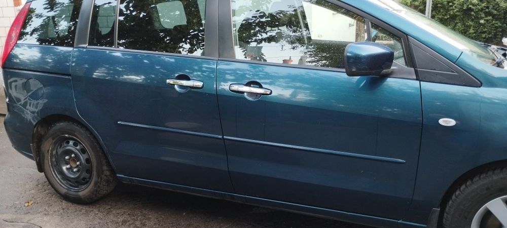 Автомобіль Mazda 5, 2006 року