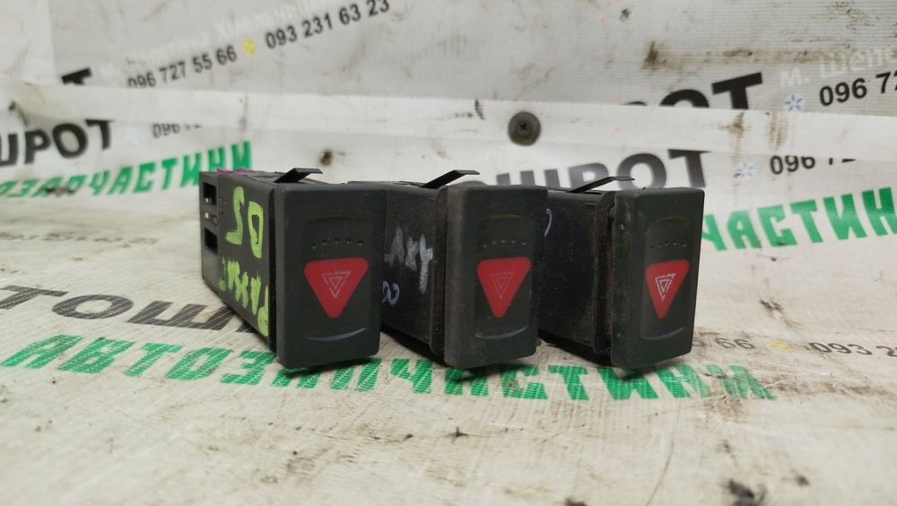 Кнопка аварійки тур Skoda Volkswagen Seat Audi Розборка запчастини