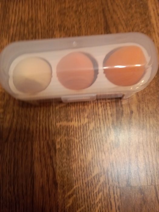 Спонжики для макіяжу.