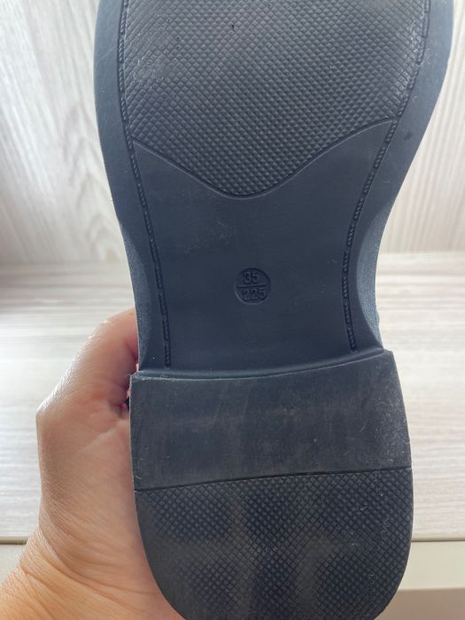 Взуття для дівчинки