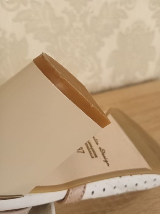 Продам босоніжки