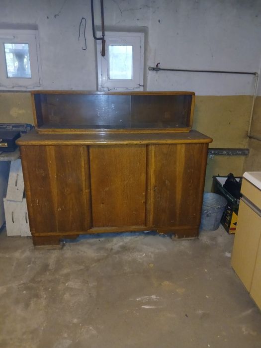 Kredens dębowy orginalny z PRL-u z przeszkloną nadstawką.