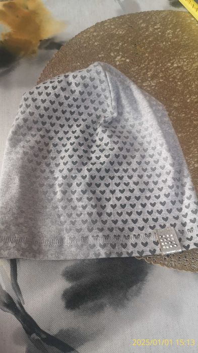 Nowa czapka szara w serduszka