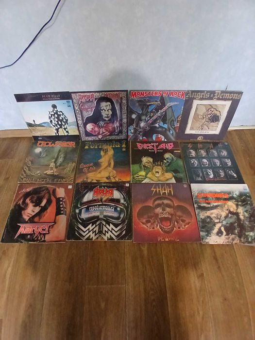 Колекція вінілових платівок .