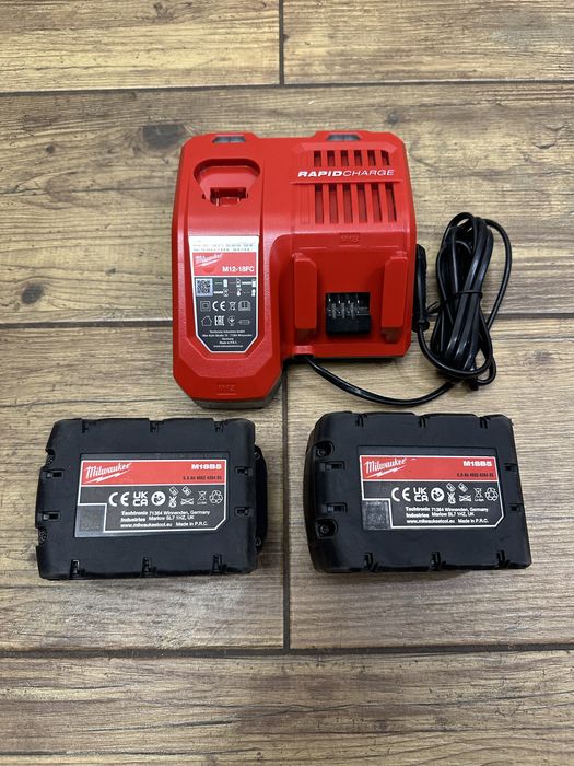 Zestaw Milwaukee M18: 2x akumulator 5Ah + szybka ładowarka M12-18FC