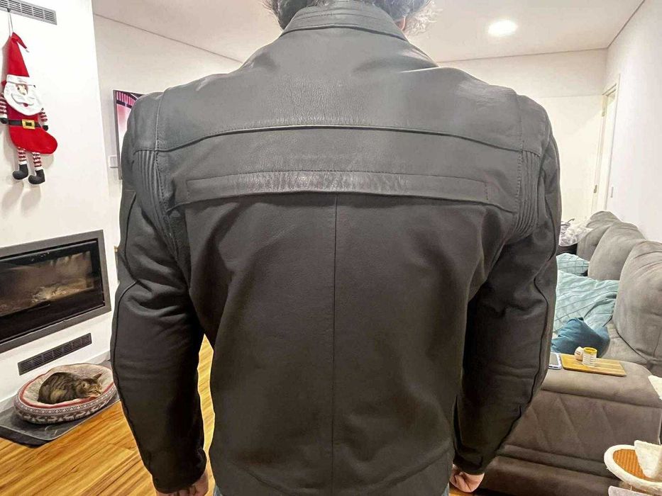 Casaco ICON em Pele com proteções MOTO - excelente estado