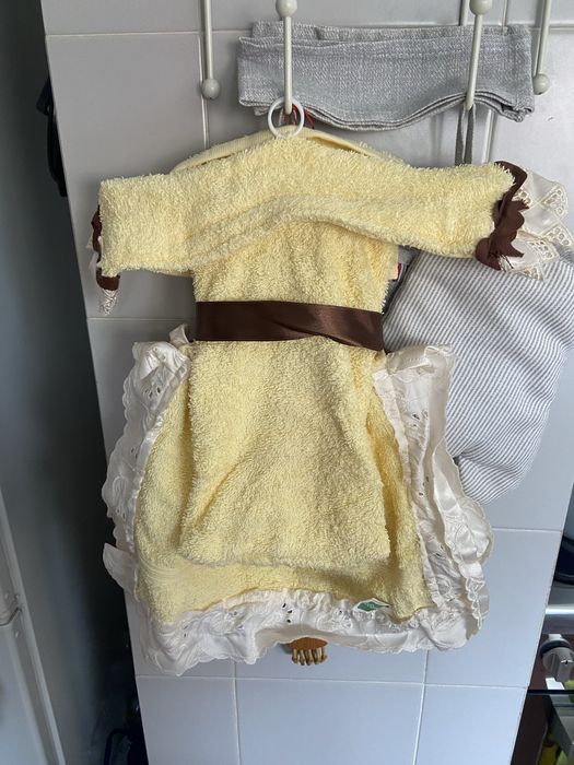 Vestido para pendurar ma cozinha para giardar sacos la dentro