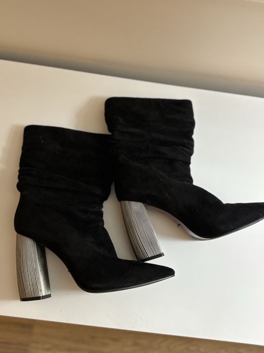 Zamsza  półbuty na obcasach