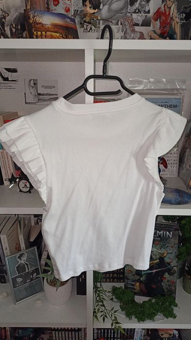 biała koszulka w stylu crop top