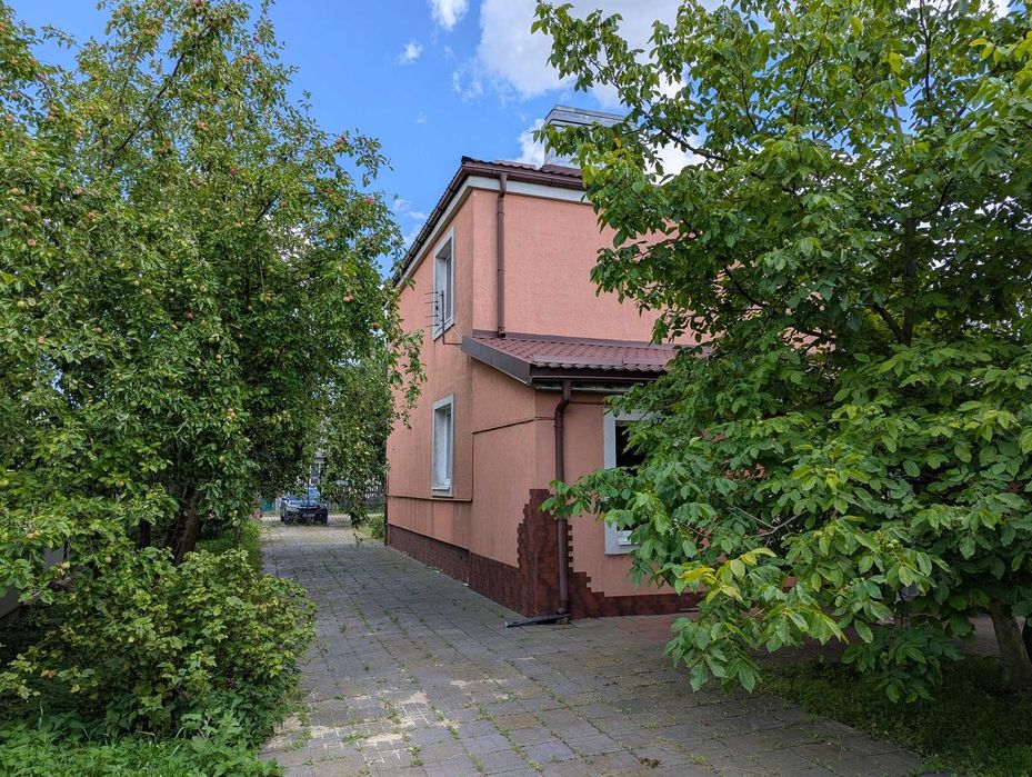 Будинок  20 км від Рівного в Зорі