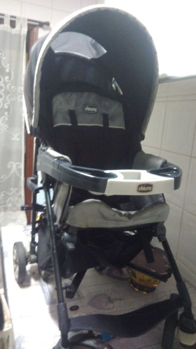 Carro de crianca chico