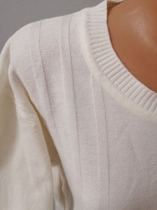 Sweter damski wełna kremowy delikatny muły przyjemny