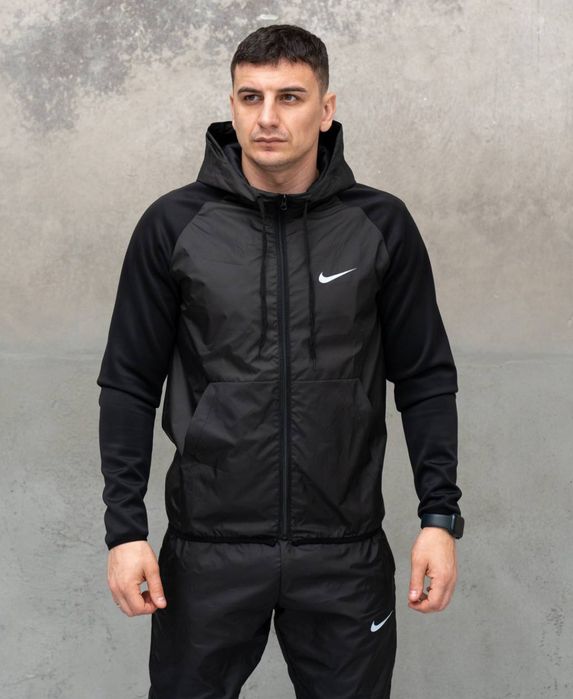 Чоловічий спортивний костюм