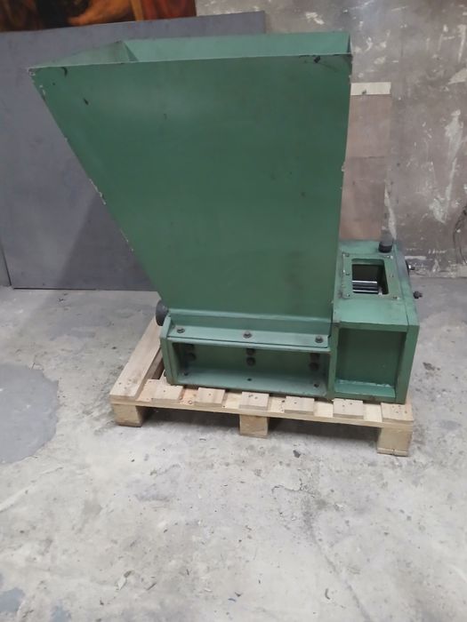 Shredder Kruszarka  Rozdrabniacz dwuwałowy... komora 
Do Rozdrabniania