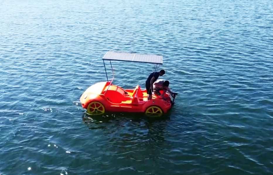 Rower wodny solarny z silnikiem elektrycznym, baterią i solarami