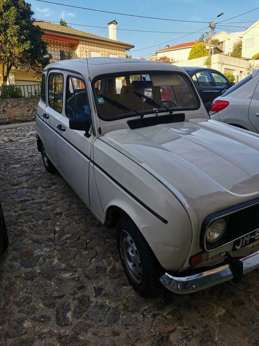 Carro antigo impecável