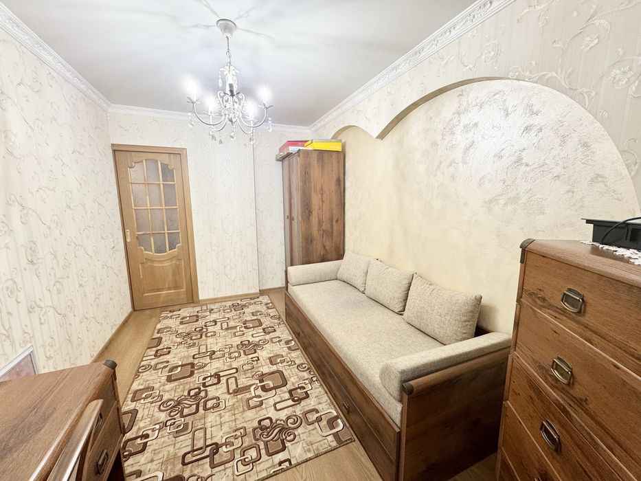 Продам 2 к.квартиру. 2эт/9эт, кирпич! Кухня -19кв.м