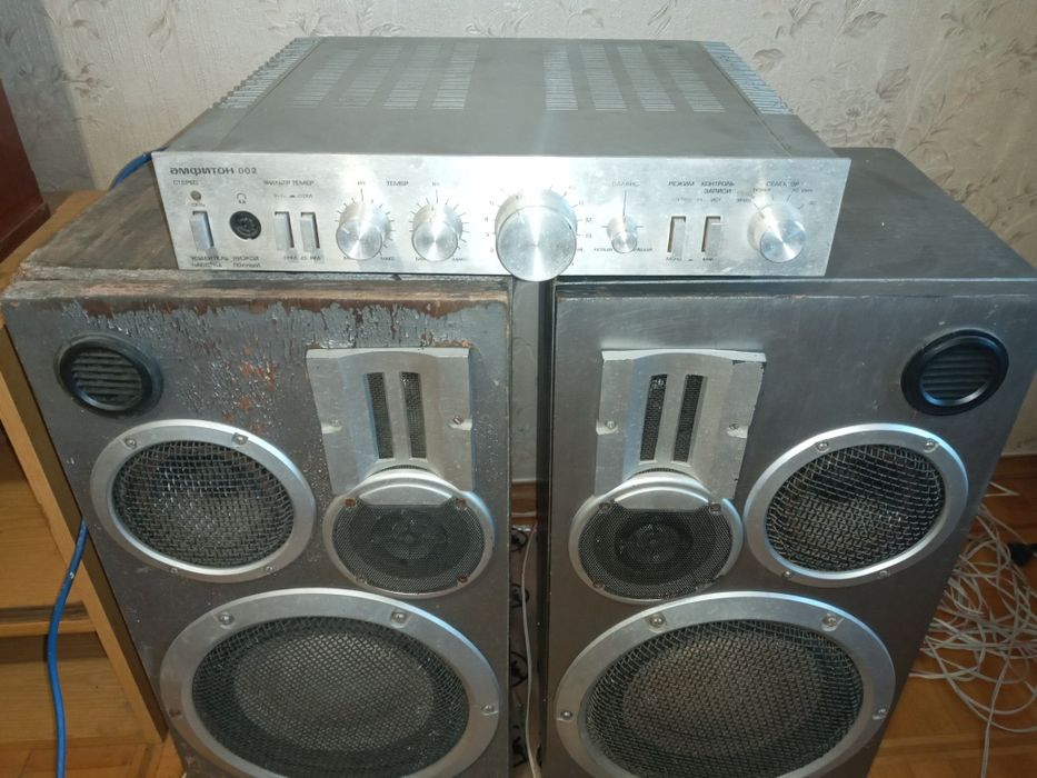 Продам колонки с усилителем