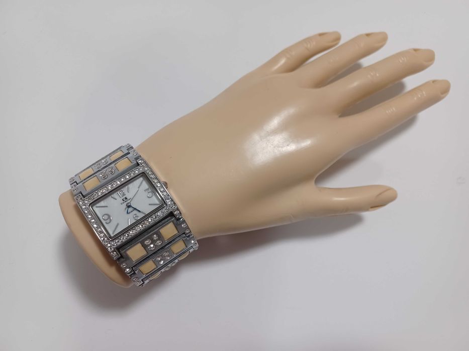 Годинник, кварц CS collection, інкрустований, механізм Японія.