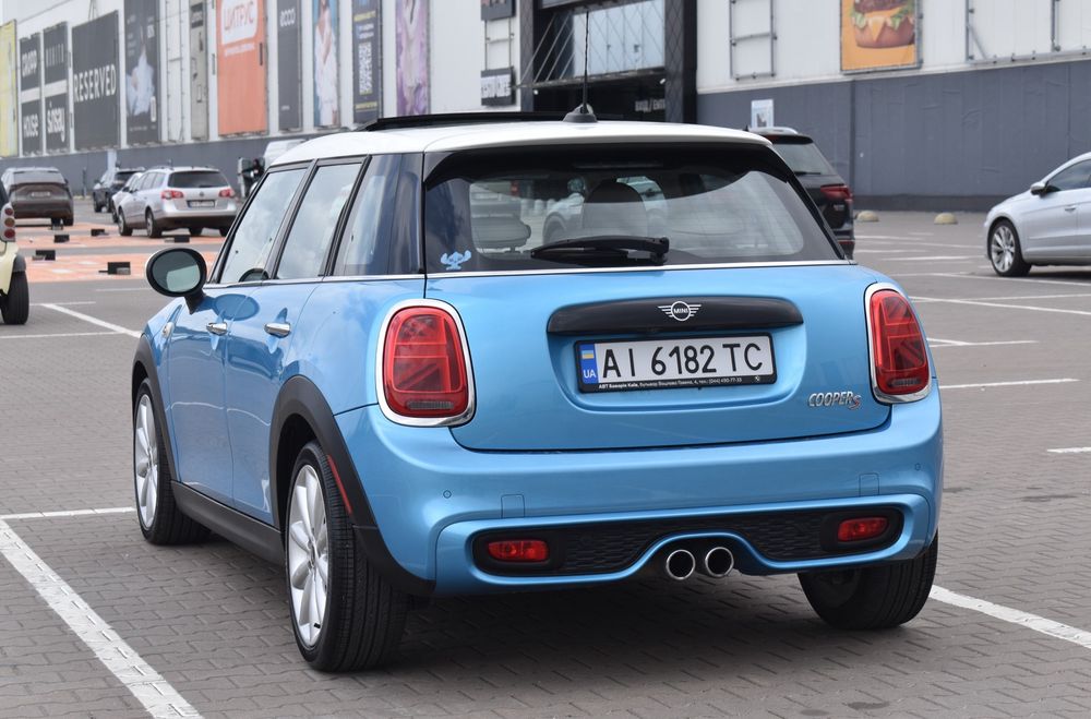 MINI Cooper S F55 2018