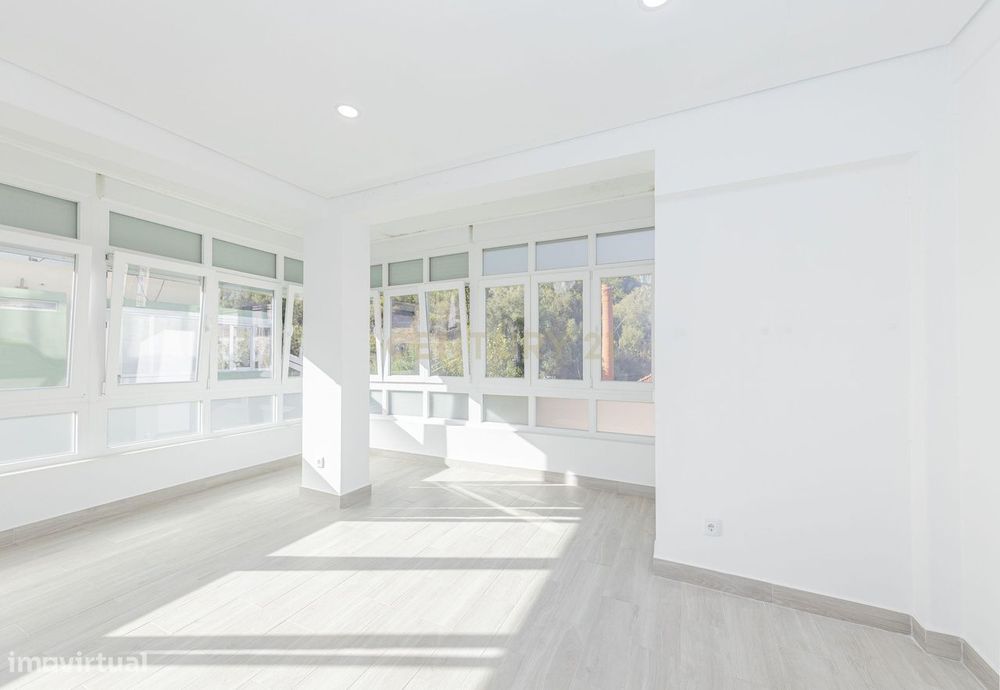 T2 Totalmente Remodelado | Dafundo – Cruz Quebrada | 80 M² | Elevador