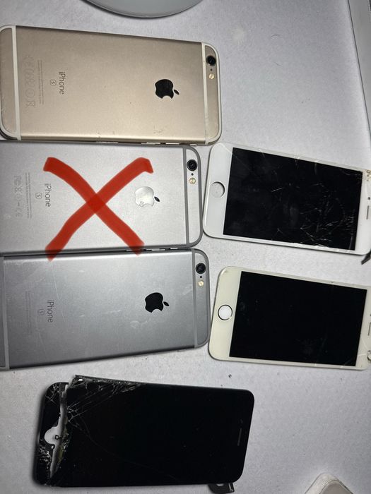 продам  лот 2 айфонов 6s и 3 экрана