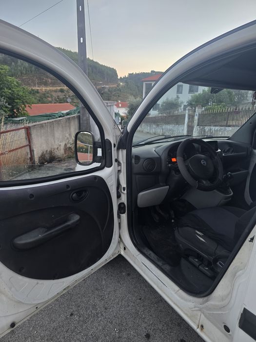 Fiat doblo 1.9 com avaria