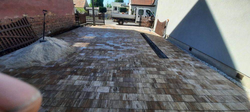 Ukladanie kostki brukowej